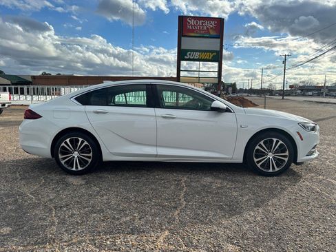 Used 2018 Buick Regal Essence image 6