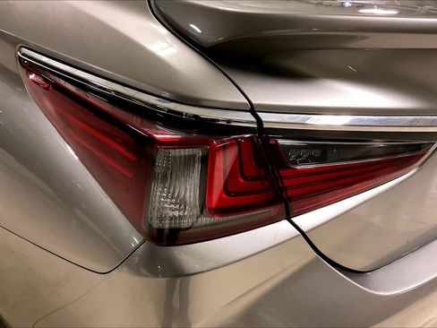 Used 2021 Lexus ES 300h Ultra Luxury w/ Accessory Package 2 image 27