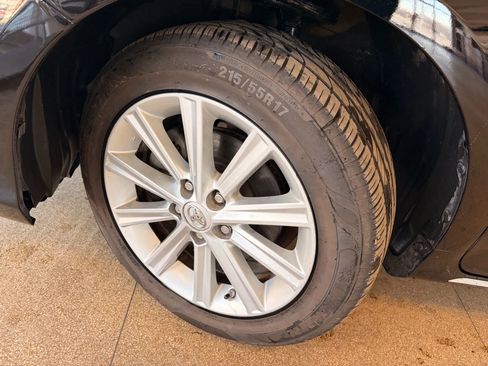 Used 2013 Toyota Camry XLE image 32