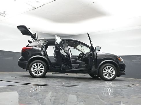 Used 2018 Nissan Rogue Sport SV w/ SV Technology Package image 43