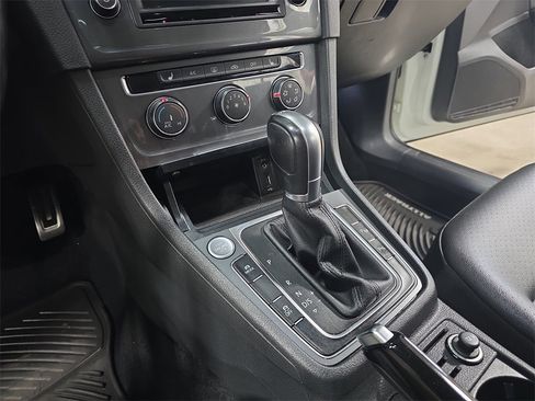 Used 2017 Volkswagen Golf Alltrack SE image 23