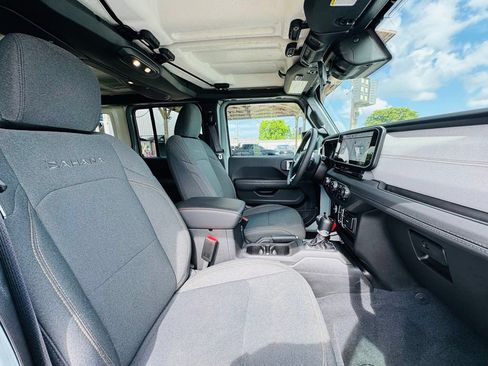Used 2024 Jeep Wrangler Unlimited Sahara AWD/4WD image 16
