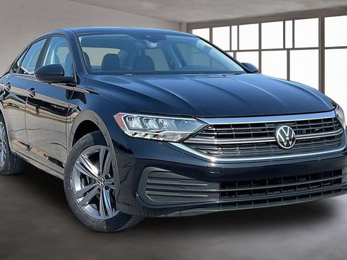 Used 2024 Volkswagen Jetta SE FWD image 3
