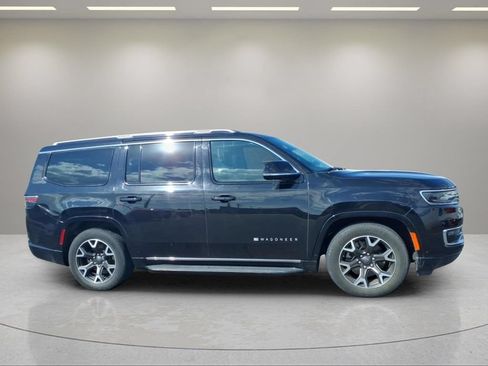 Used 2024 Jeep Wagoneer Series III AWD/4WD image 2