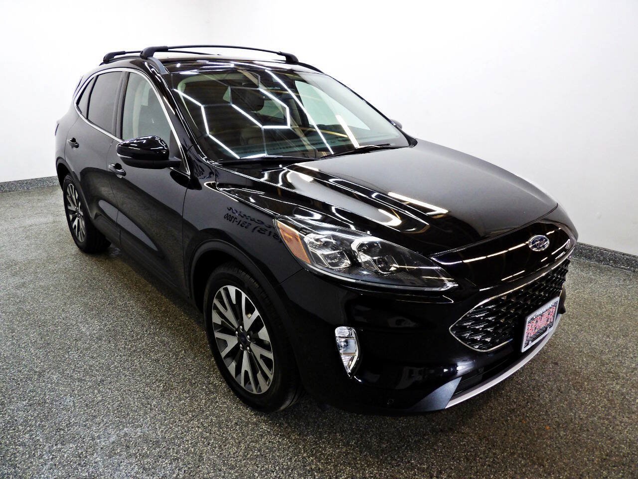 Used 2020 Ford Escape Titanium AWD/4WD image 3
