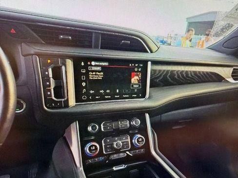 Used 2024 GMC Yukon Denali w/ Advanced Technology Package AWD/4WD image 11