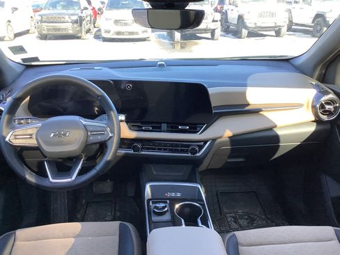 Used 2025 Chevrolet Equinox ACTIV w/ Safety and Technology Package image 10