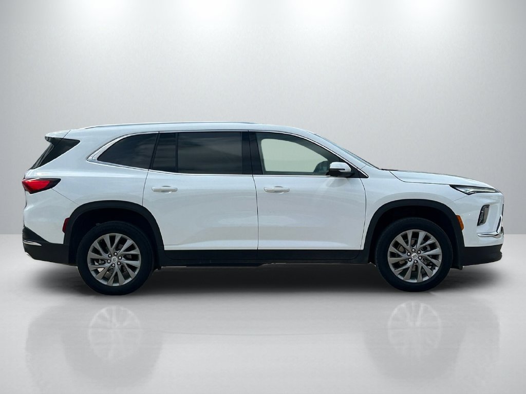 Used 2025 Buick Enclave Preferred FWD image 4