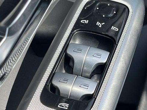 Used 2025 Mercedes-Benz GLC 300 image 19