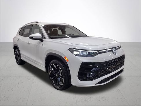 New 2026 Volkswagen Tiguan SEL R-Line image 4