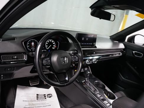 Used 2023 Honda Civic Sport image 11