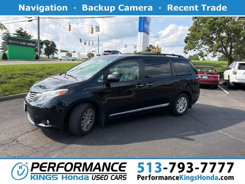 Used 2017 Toyota Sienna XLE Premium w/ Protection Package FWD image 1