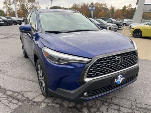 Used 2023 Toyota Corolla Cross XLE image 2