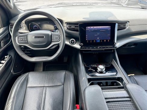 Used 2023 Jeep Wagoneer L Series II image 25