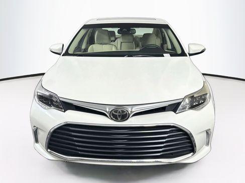 Used 2017 Toyota Avalon XLE Premium FWD image 2