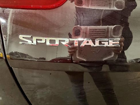 Used 2021 Kia Sportage EX w/ EX Technology Package image 9