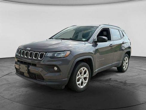 Used 2024 Jeep Compass Latitude AWD/4WD image 4