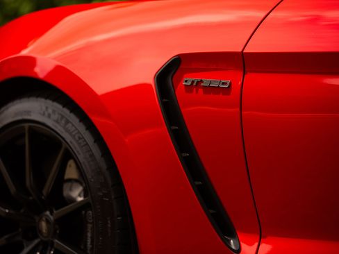 Used 2017 Ford Mustang Shelby GT350 w/ Electronics Package RWD image 3