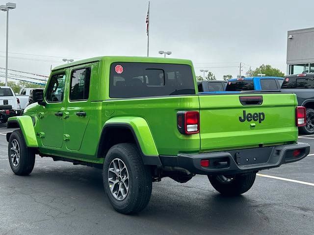 Used 2025 Jeep Gladiator Sport AWD/4WD image 4