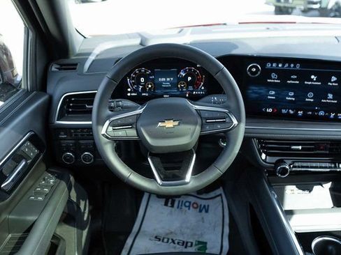 New 2026 Chevrolet Suburban Premier AWD/4WD image 18