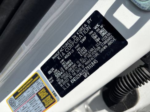 Used 2025 Kia Soul LX w/ LX Technology Package FWD image 23