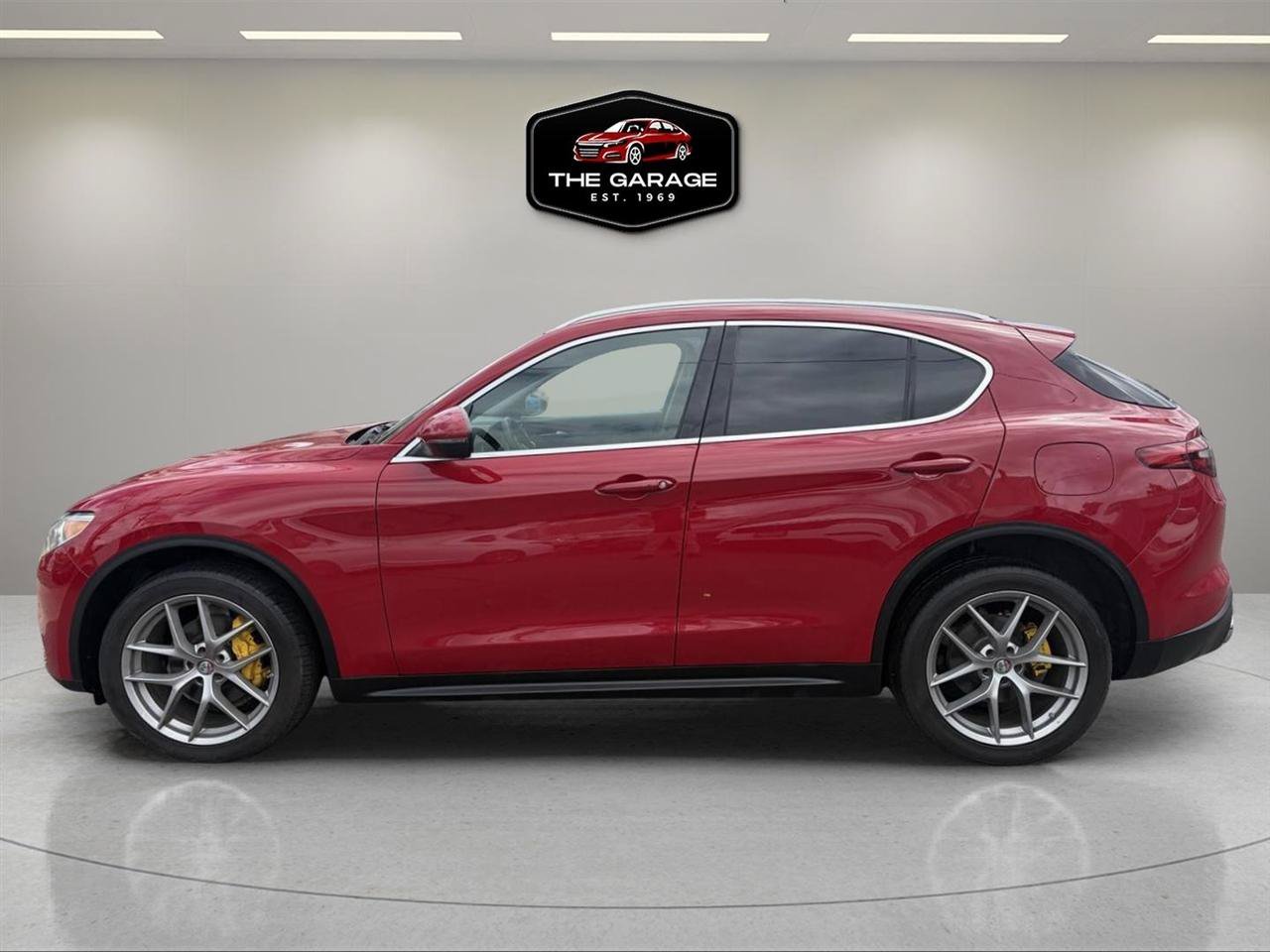 Used 2018 Alfa Romeo Stelvio Ti AWD/4WD image 2