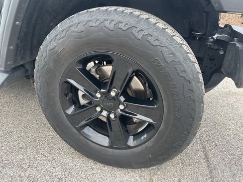 Used 2023 Jeep Wrangler Sahara image 14