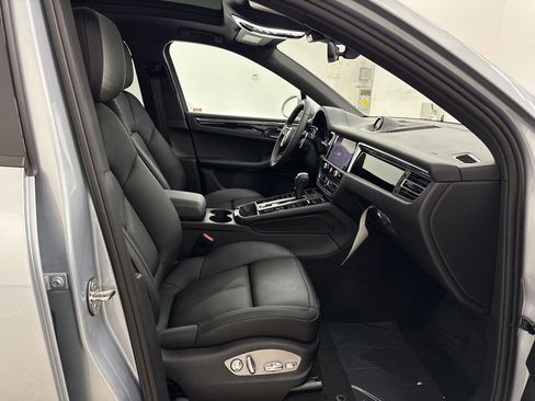 New 2025 Porsche Macan image 37