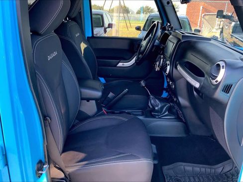 Certified 2017 Jeep Wrangler Unlimited Sahara w/ Dual Top Group image 9