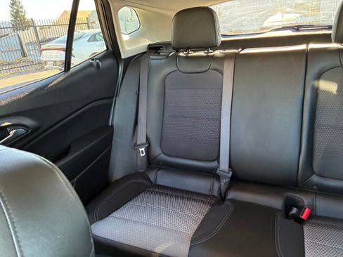 Used 2025 Chevrolet Trax LT image 38