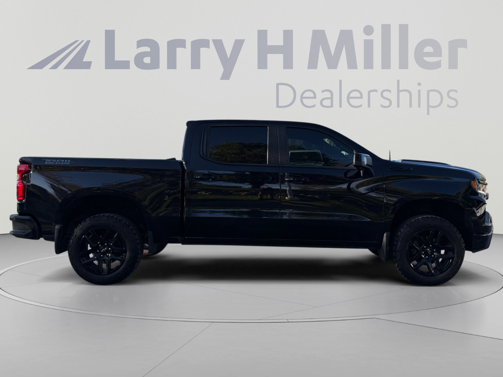 Used 2022 Chevrolet Silverado 1500 LT Trail Boss w/ LT Trail Boss Premium Package AWD/4WD image 6