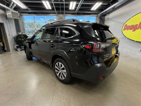 Used 2023 Subaru Outback Premium AWD/4WD image 3