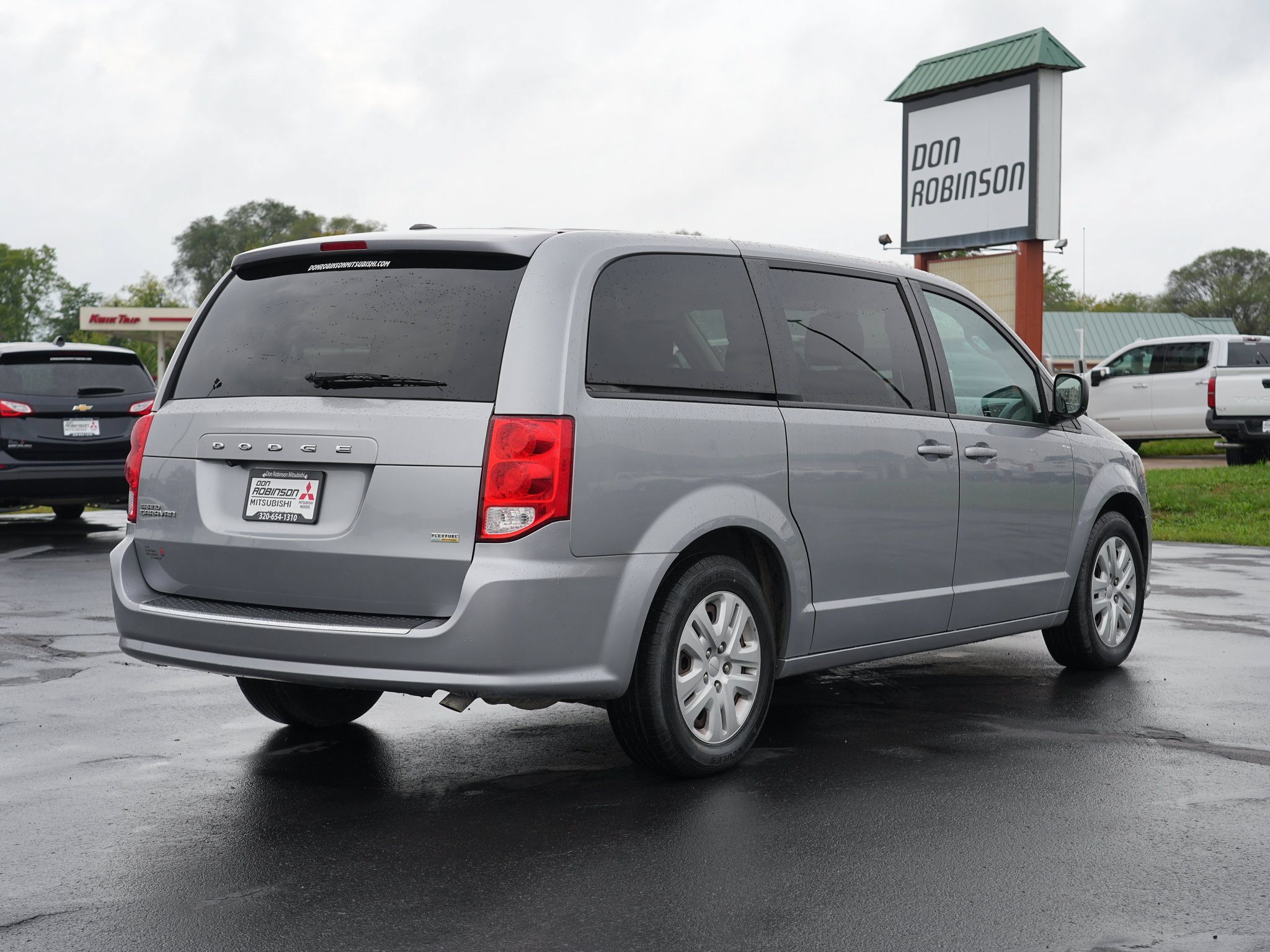 Used 2018 Dodge Grand Caravan SE w/ UConnect Hands-Free Group FWD image 3