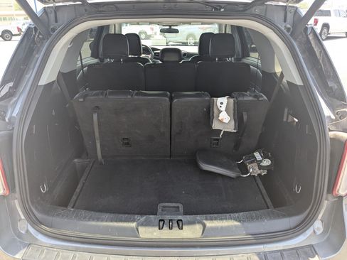 Used 2023 Ford Explorer XLT w/ Equipment Group 202A AWD/4WD image 31