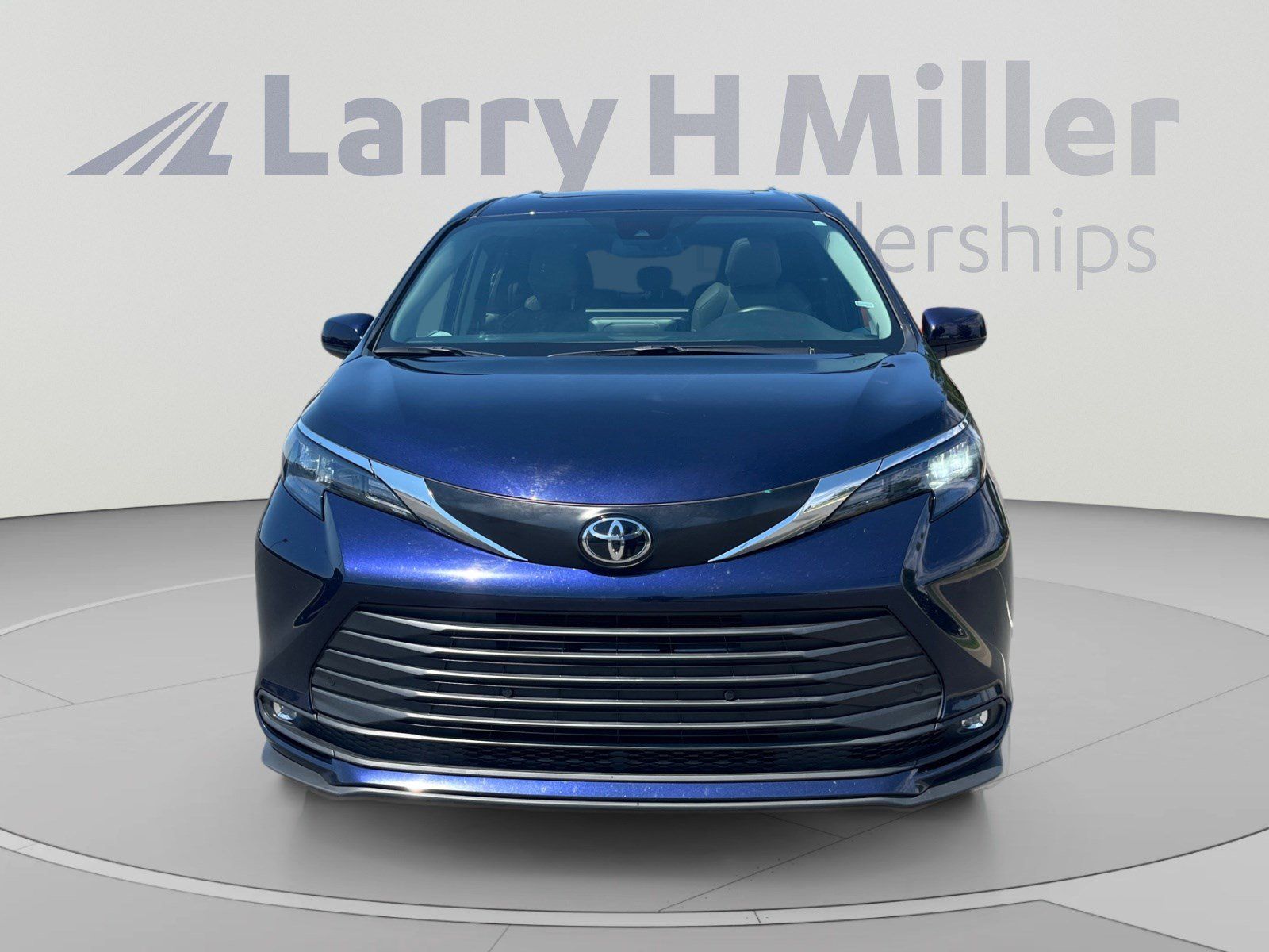 Certified 2026 Toyota Sienna XLE FWD image 8