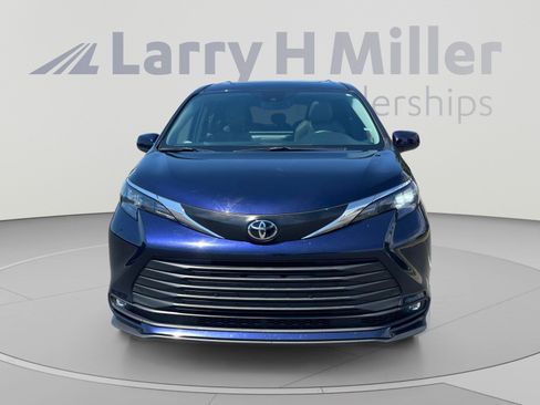 Certified 2026 Toyota Sienna XLE FWD image 8