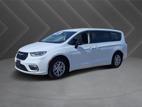 Used 2024 Chrysler Pacifica Touring-L image 35