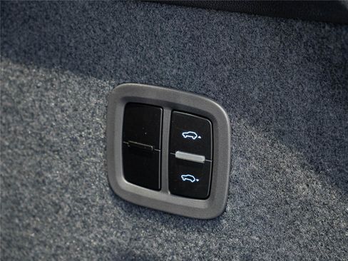 Certified 2026 Porsche Cayenne AWD/4WD image 32