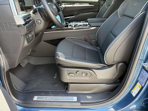 Certified 2026 Cadillac Escalade Luxury w/ LPO, Floor Liner Package AWD/4WD image 4