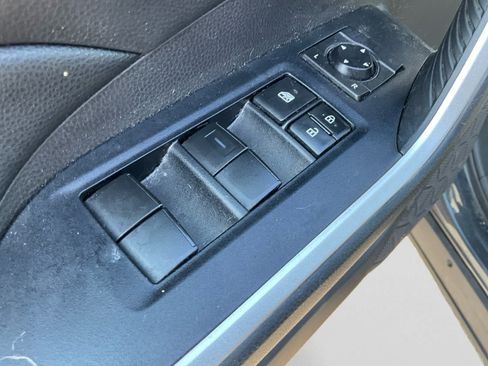 Used 2021 Toyota RAV4 LE FWD image 17