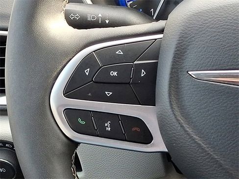 Used 2024 Chrysler Pacifica Touring-L image 20