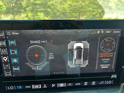 Used 2025 GMC Hummer EV 2X w/ LPO, Dark Essentials Package AWD/4WD image 36