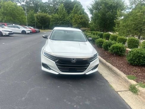 Used 2022 Honda Accord Sport image 3