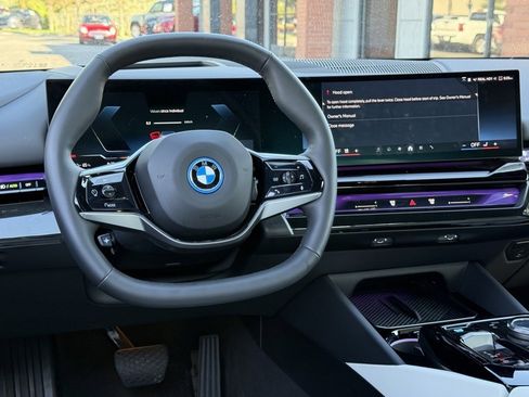 Used 2025 BMW i5 xDrive40 w/ Premium Package image 29