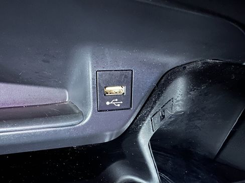 Used 2022 Toyota C-HR XLE image 21