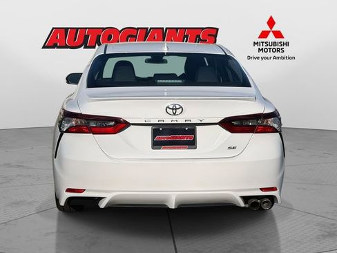Used 2023 Toyota Camry SE image 3