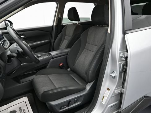 Used 2025 Nissan Rogue SV FWD image 10