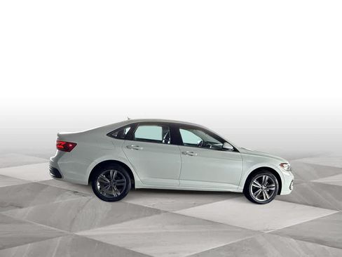Certified 2023 Volkswagen Jetta SE w/ Panoramic Sunroof Package FWD image 9