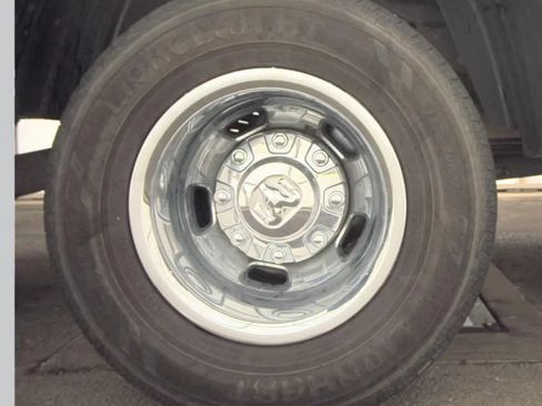 Used 2024 RAM 3500 Tradesman w/ Chrome Appearance Group AWD/4WD image 17
