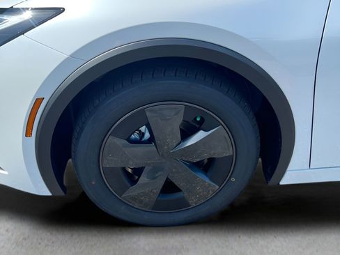 New 2026 Toyota Prius Plug-In Hybrid image 9